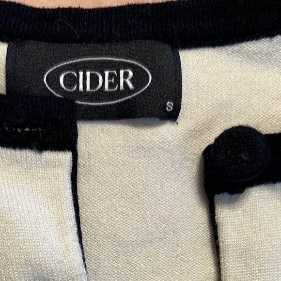 Matching Cider set cream with black trim, long sleeved sweater and sweater skirt - Picture 6 of 6